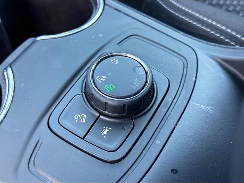 Certified 2023 GMC Terrain SLE image 32