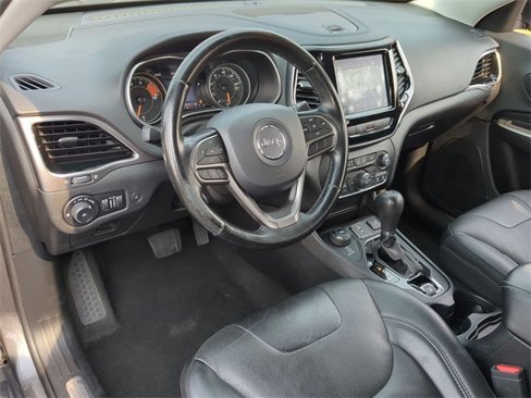 Used 2020 Jeep Cherokee Limited image 2