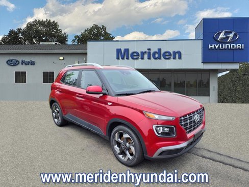 Certified 2022 Hyundai Venue Limited w/ Cargo Package image 2