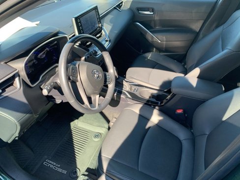 Used 2022 Toyota Corolla Cross XLE image 12