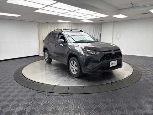 Used 2019 Toyota RAV4 LE image 1