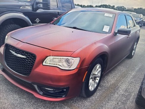 Used 2016 Chrysler 300 Limited image 1