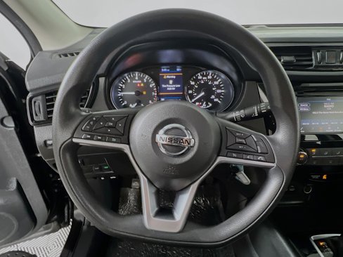 Used 2020 Nissan Rogue Sport S image 18