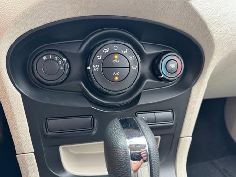 Used 2013 Ford Fiesta SE image 18