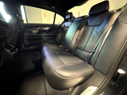 Used 2020 BMW 750i xDrive w/ M Sport Package image 17
