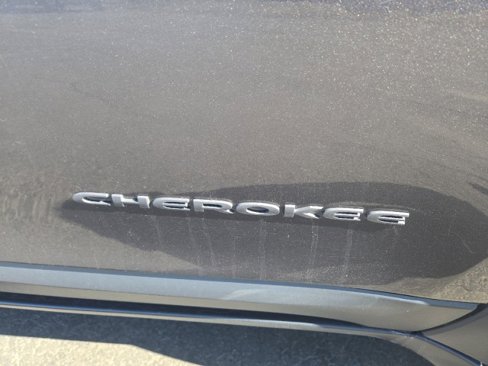 Used 2019 Jeep Cherokee Trailhawk image 13