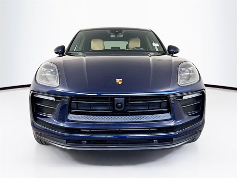 Certified 2022 Porsche Macan image 6