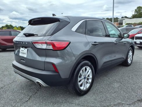 Used 2022 Ford Escape SE image 4