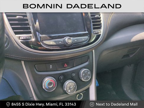 Used 2021 Chevrolet Trax LT w/ LT Convenience Package image 26