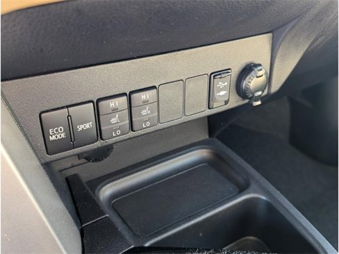 Used 2017 Toyota RAV4 Platinum image 23