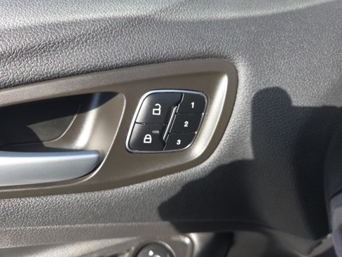 Used 2018 Ford Escape Titanium w/ Ford Safe & Smart Package image 9