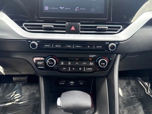 Used 2022 Kia Niro LX image 24