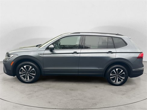 Used 2022 Volkswagen Tiguan S image 2