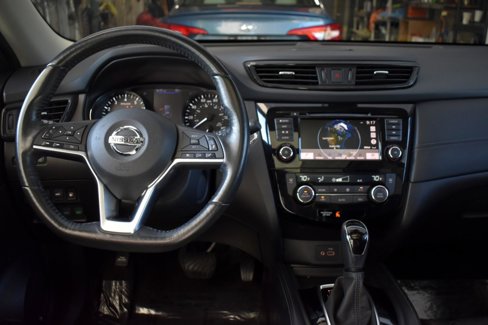 Used 2018 Nissan Rogue SL w/ Premium Package image 15