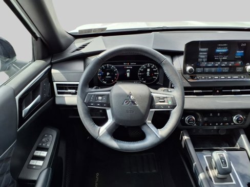 Used 2023 Mitsubishi Outlander SEL Black Edition image 8