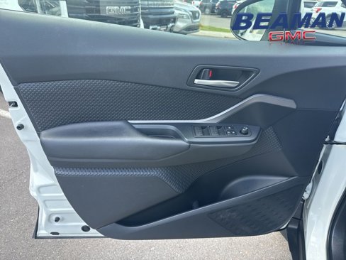 Used 2020 Toyota C-HR LE image 11