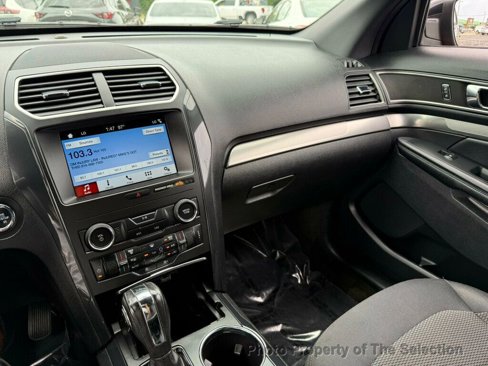 Used 2018 Ford Explorer XLT w/ Equipment Group 201A image 26