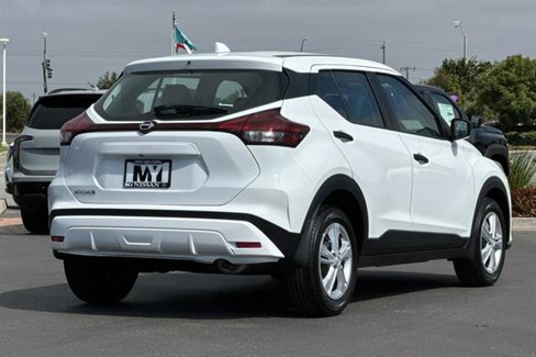 New 2025 Nissan Kicks Play S image 4