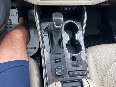 Used 2021 Toyota Highlander Platinum image 19