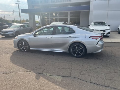 Used 2019 Toyota Camry XSE image 6