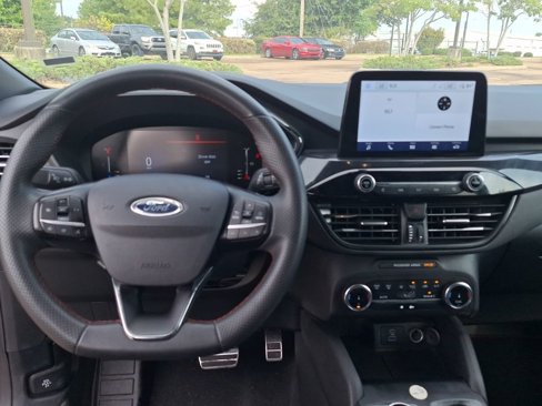 Used 2023 Ford Escape ST-Line image 3