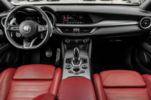 Used 2024 Alfa Romeo Stelvio Veloce image 8