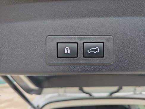 Used 2023 Subaru Ascent Premium w/ Convenience Package image 8