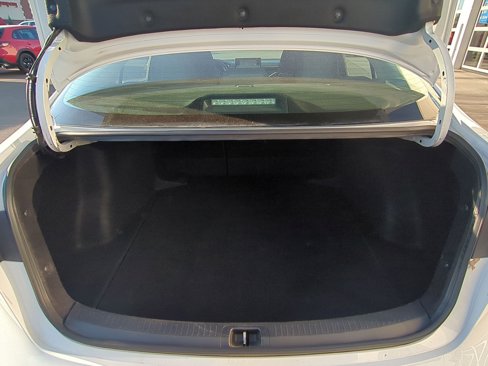 Used 2022 Toyota Corolla LE image 29
