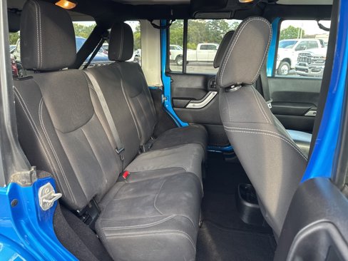 Used 2015 Jeep Wrangler Unlimited Sahara w/ Connectivity Group image 17