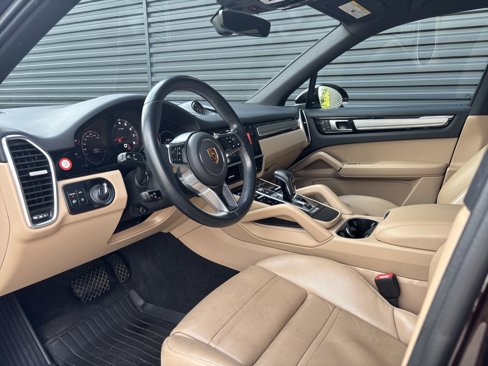 Certified 2022 Porsche Cayenne Platinum Edition image 10
