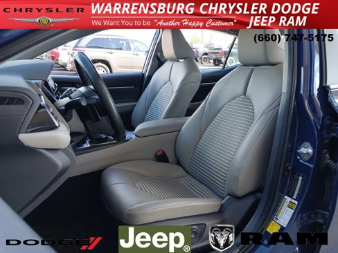Used 2023 Toyota Camry SE image 10