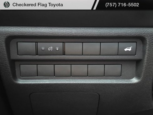 Used 2024 Mitsubishi Outlander SE image 11