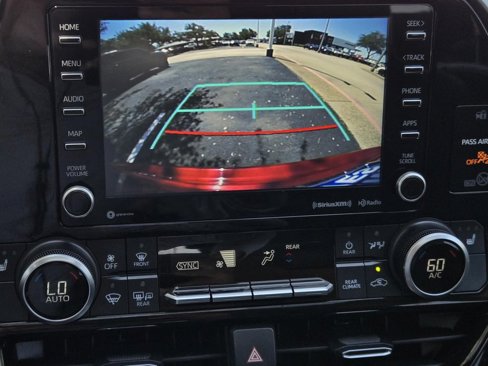 Used 2021 Toyota Highlander XLE image 26