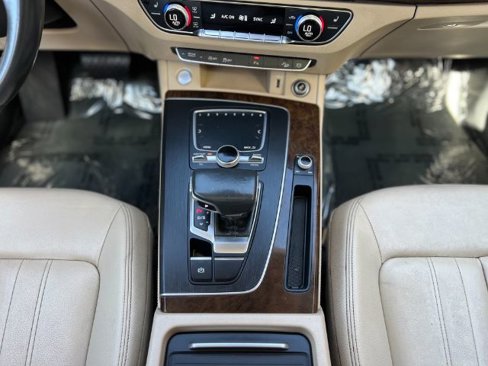 Used 2019 Audi Q5 2.0T Premium Plus image 18