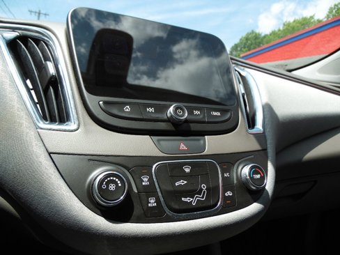 Used 2018 Chevrolet Malibu LT image 11