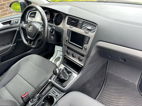 Used 2017 Volkswagen Golf S image 4