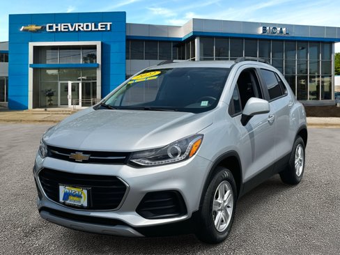 Used 2022 Chevrolet Trax LT w/ LT Convenience Package image 3