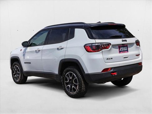 Used 2024 Jeep Compass Trailhawk image 7