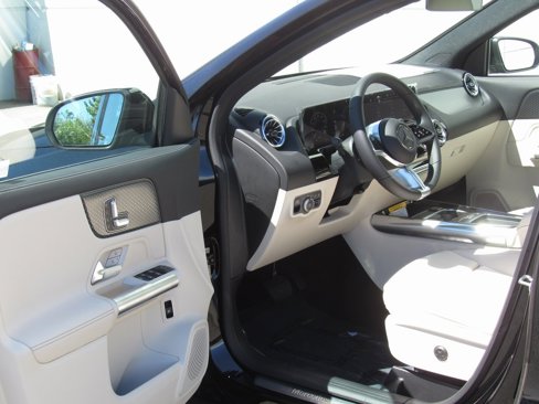 Certified 2025 Mercedes-Benz GLA 250 4MATIC image 9