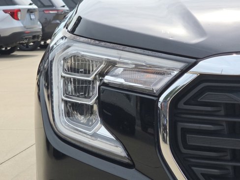 Used 2022 GMC Terrain SLE image 9