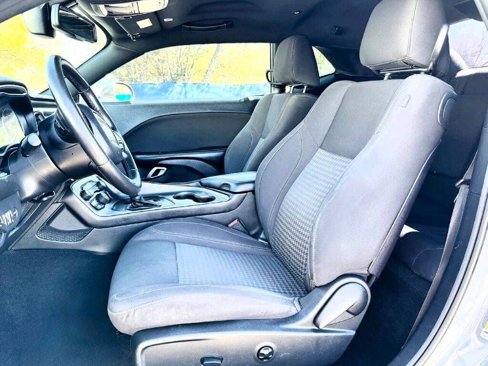 Used 2019 Dodge Challenger SXT image 11