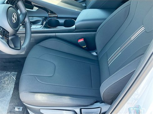 New 2025 Hyundai Elantra SEL image 18