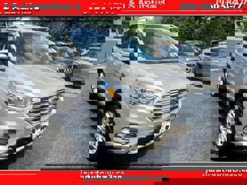 Used 2017 Ford Escape Titanium image 1