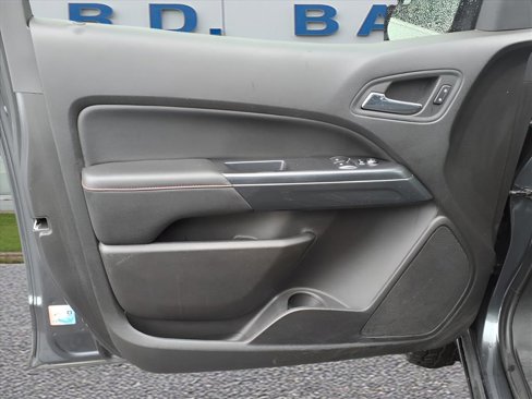Used 2016 GMC Canyon SLE w/ All Terrain Package image 9