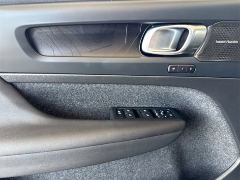 Certified 2023 Volvo XC40 Recharge Ultimate image 10