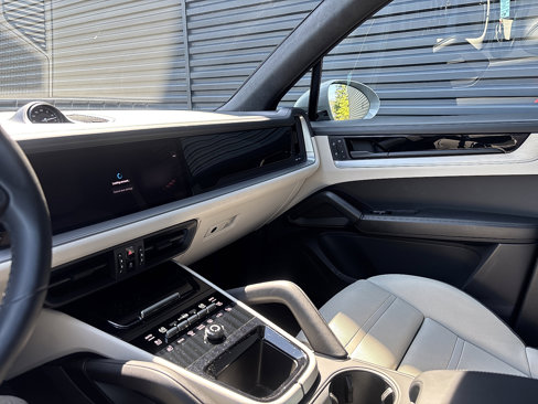Certified 2025 Porsche Cayenne GTS image 12