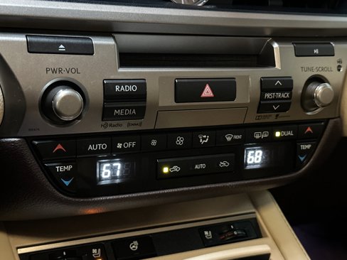 Used 2016 Lexus ES 300h image 19