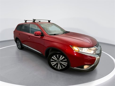 Used 2020 Mitsubishi Outlander SE image 1