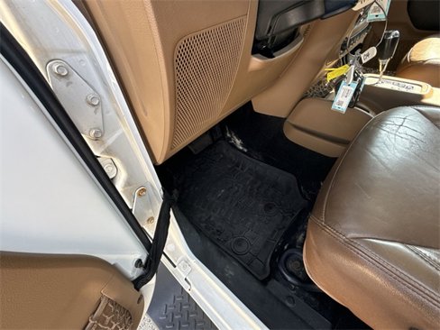 Used 2017 Jeep Wrangler Unlimited Sahara w/ Connectivity Group image 32