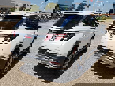 Used 2025 Hyundai Tucson SE image 4